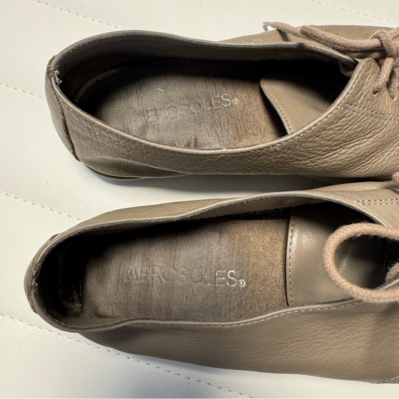 AEROSOLES Women's Taupe Flats - Picture 2 of 9